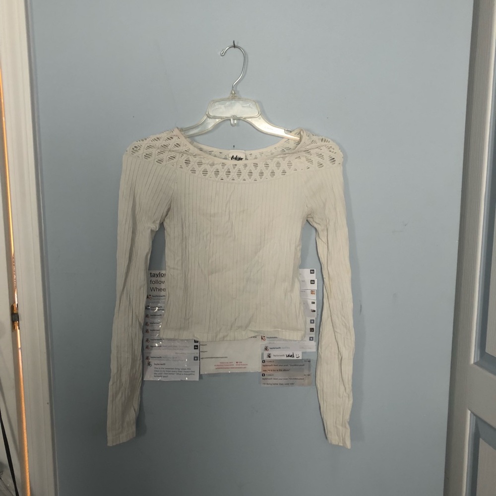 white long sleeve crop top